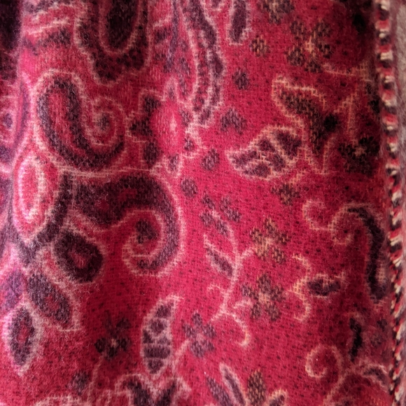 Scarves - Picture 9 of 10